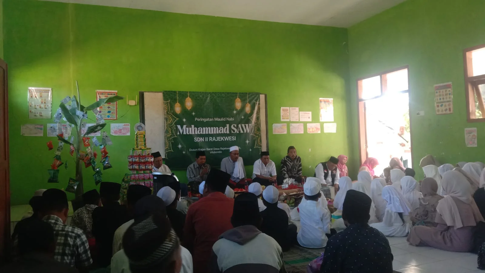 Memperingati Maulid Nabi Muhammad SAW